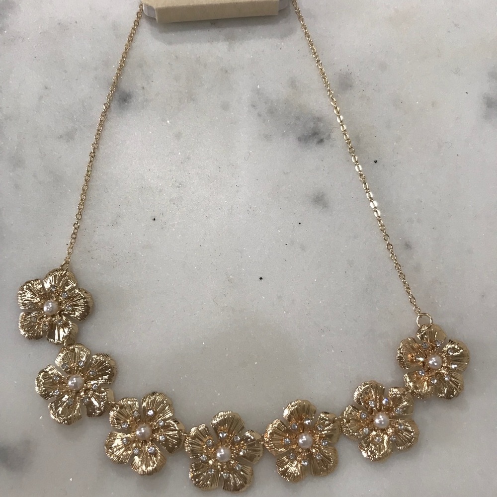 ⭐️Gold Necklace and earrings set 🎄